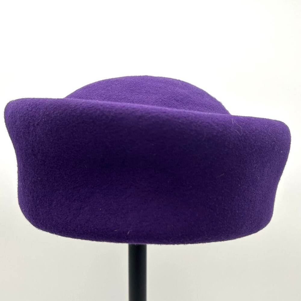 Vintage 80s Purple Wool Felt Pillbox Hat Olive Velvet Rosette Flowers 56cm Sz M - Picture 3 of 13